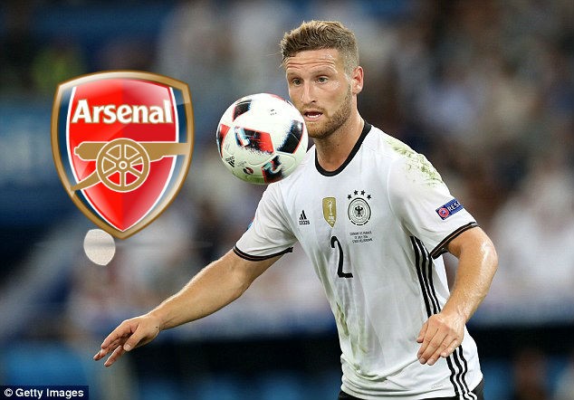 'Bom tấn' 30 triệu bảng tiết lộ lý do gia nhập Arsenal Shkodran Mustafi trên đường gia nhập Arsenal.