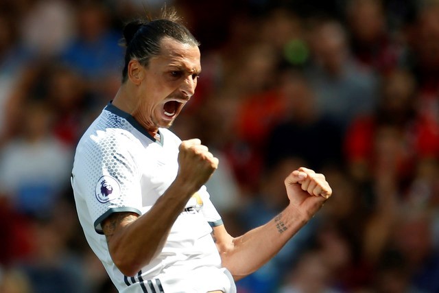 Ibra tỏa sáng, M.U thắng đậm trận ra quân Zlatan Ibrahimovic ăn mừng bàn thắng vào lưới Bournemouth.