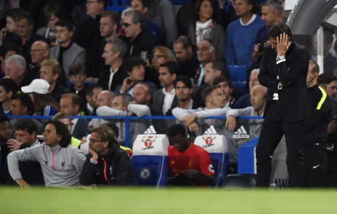 HLV Conte nói gì khi thua trận đầu tiên tại Anh? HLV Conte thất vọng khi Chelsea để thua Liverpool 1-2.
