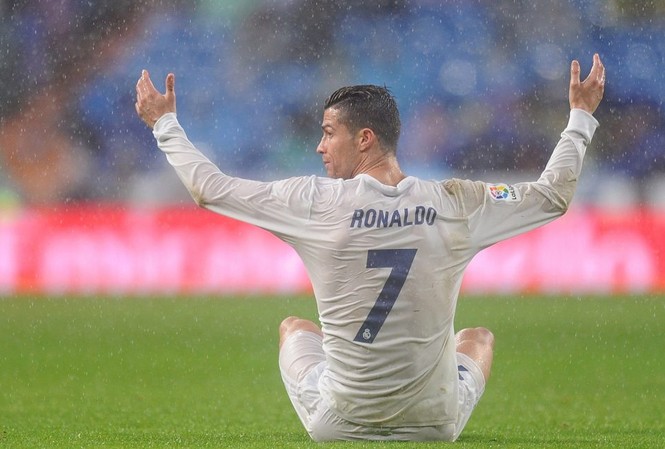 Ronaldo có thể phải đi tù vì trốn thuế 150 triệu euro Cristiano Ronaldo bị cáo buộc trốn khoản thuế lên tới 150 triệu euro.
