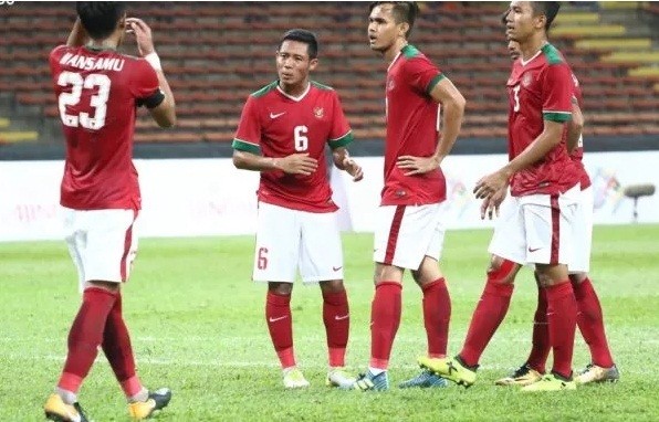 U22 Indonesia thiết quân luật trước khi đấu Việt Nam Evan Dimas vắng mặt ở trận gặp U22 Việt Nam vì án treo giò.