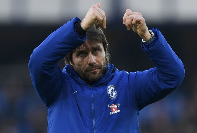 HLV Conte 'bật đèn xanh' cho 2 ngôi sao ra đi HLV Antonio Conte sẵn sàng cho những kẻ “không hạnh phúc” rời Chelsea.