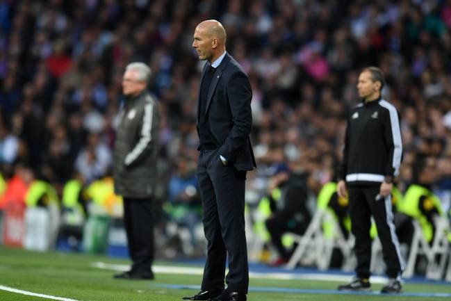 Real vào chung kết, HLV Zidane khen nức nở 2 học trò HLV Zinedine Zidane hài lòng khi Real Madrid vào chung kết.