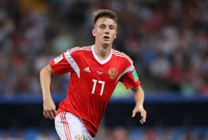 Ngó lơ Chelsea, 'người hùng' Nga gia nhập giải Pháp Aleksandr Golovin trên đường gia nhập AS Monaco.