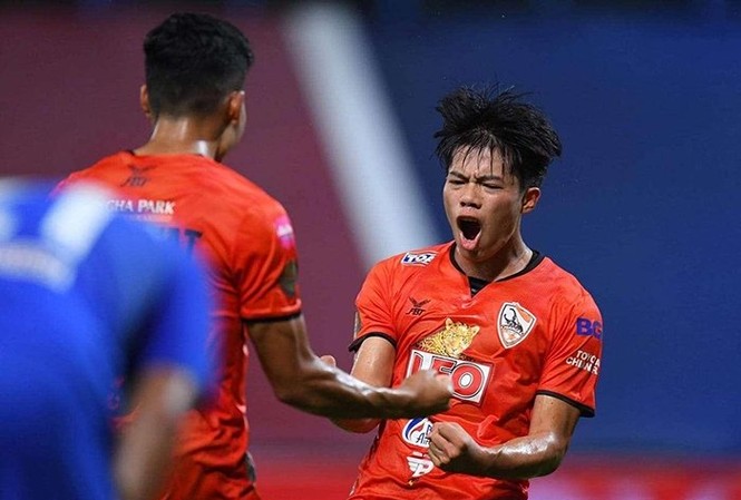 Báo Thái Lan tiết lộ nhân tố trẻ mà tuyển Việt Nam phải đề phòng Ekanit Panya là tài năng trẻ hàng đầu bóng đá Thái Lan hiện nay.
