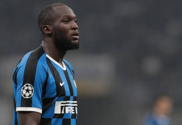 Bị HLV Conte dằn mặt tại Inter, Lukaku lắc đầu ngán ngẩm Romelu Lukaku đã có một trận đấu thất vọng trước Dortmund.