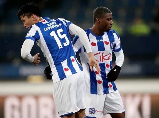 SC Heerenveen nói gì về sự ra mắt của Văn Hậu? Đoàn Văn Hậu có màn ra mắt đội 1 SC Heerenveen.