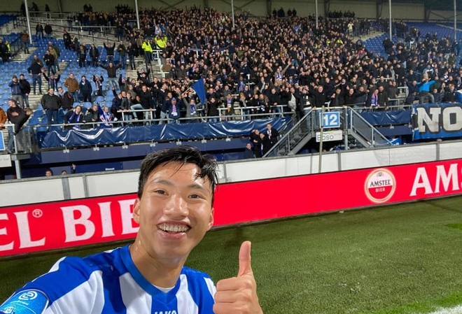 Báo Indonesia khuyên NHM thôi 'tấn công' Đoàn Văn Hậu Đoàn Văn Hậu trong ngày ra mắt đội 1 SC Heerenveen.