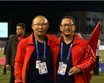 Truyền thông Hàn Quốc quan ngại cho HLV Park Hang-seo HLV Park Hang-seo và trợ lý Lê Huy Khoa.