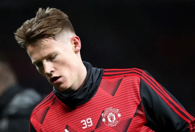 M.U nhận tin dữ về Scott McTominay Scott McTominay sẽ nghỉ thi đấu khoảng 1 tháng vì chấn thương đầu gối.