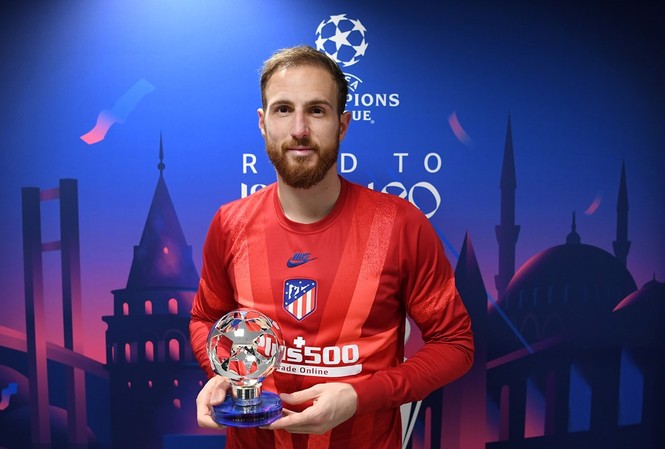 Atletico loại Liverpool, HLV Simeone ví thủ môn như... Messi Thủ thành Jan Oblak đã có một trận đấu quá xuất sắc.