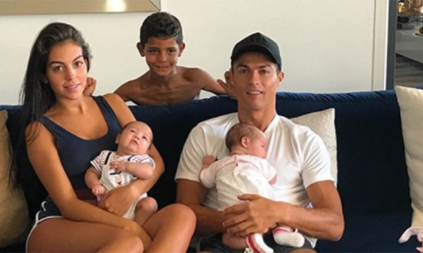 Mỗi lần 'lên sóng', Ronaldo bỏ túi số tiền khủng tới mức nào? Cristiano Ronaldo vô đối về lượng người theo dõi trên Instagram.