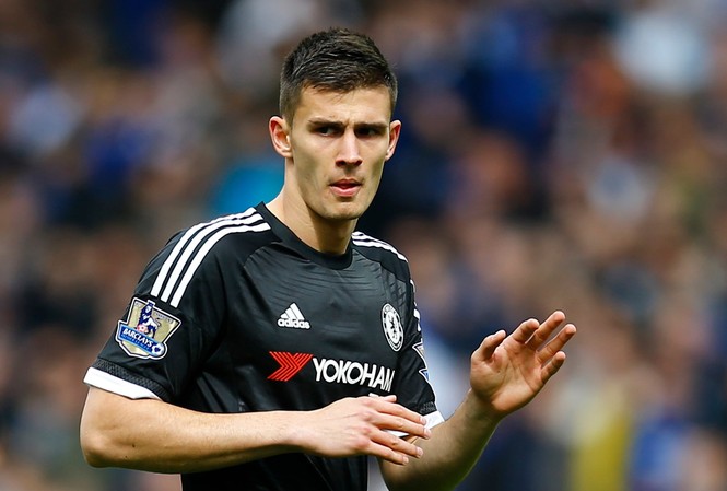 HLV Lampard đẩy cầu thủ thứ 10 khỏi Chelsea Matt Miazga trong lần hiếm hoi khoác áo Chelsea.