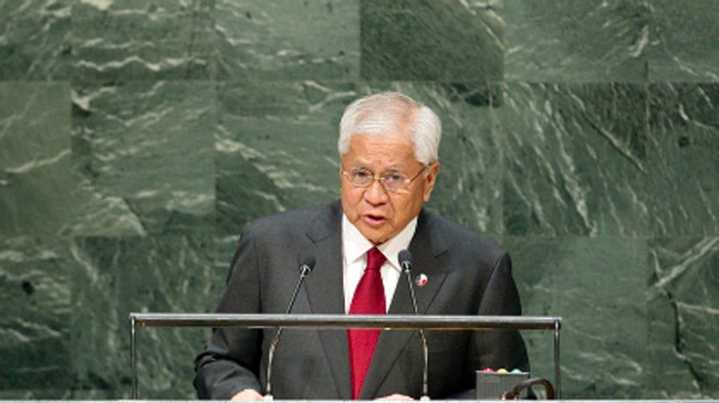 Mỹ, Philippines hoan nghênh luật quốc phòng mới của Nhật Ngoại trưởng Philippines Albert Del Rosario. Ảnh: AP