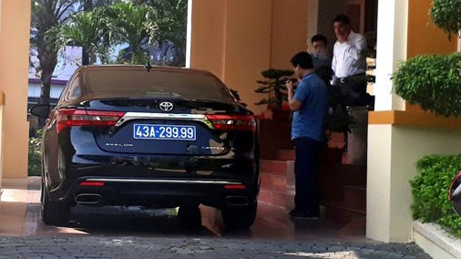 Đà Nẵng bán đấu giá 3 ô tô do doanh nghiệp tặng để sung công quỹ Xe Toyota Avalon Limited 43A-299.99 đã được Thành ủy Đà Nẵng trả lại cho doanh nghiệp liên quan đến Phan Văn Anh Vũ (Vũ "nhôm"). Ảnh: Nguyễn Thành