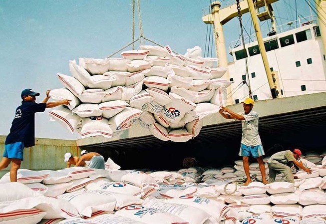 Xuất khẩu nông lâm thủy sản trong 3 tháng đạt hơn 9 tỷ USD, xuất siêu 2,9 tỷ USD Trong khi kim ngạch xuất khẩu nhiều mặt hàng nông lâm thủy sản giảm sút, xuất khẩu gạo trở thành điểm sáng, tăng mạnh khối lượng và giá trị xuất khẩu.