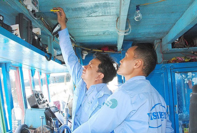 Đẩy nhanh tiến độ lắp đặt thiết bị giám sát hành trình tàu cá Theo Bộ NN&PTNT đến nay, hơn 82% tàu cá đã lắp các thiết bị giám sát hành trình.