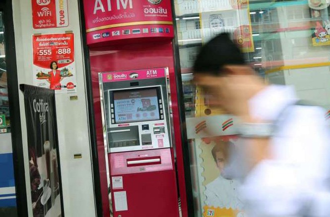 Truy tìm 'siêu trộm' rút hơn 340.000 USD từ cây ATM Hình minh họa