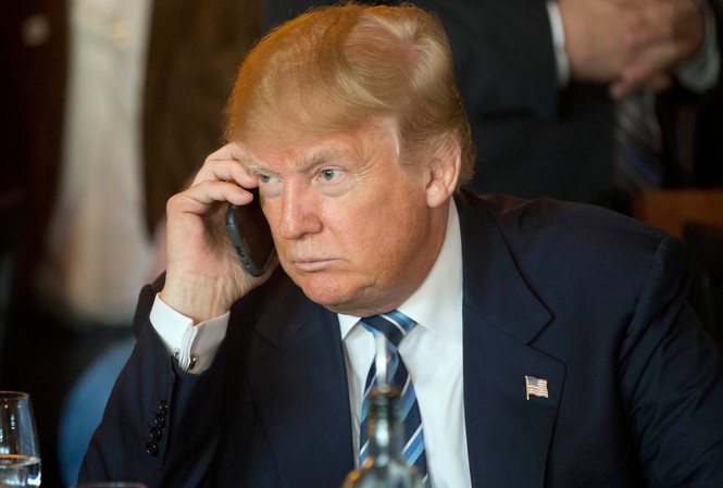 Ông Trump phải bỏ điện thoại riêng trước khi nhậm chức Ông Trump sẽ buộc phải từ bỏ chiếc điện thoại chạy hệ điều hành Android của mình trước khi nhậm chức Tổng thống Mỹ
