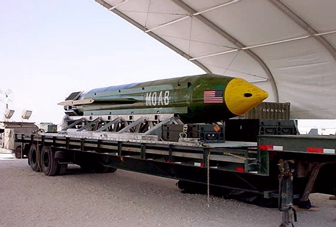 Đằng sau hành động Mỹ ném siêu bom GBU-43/B xuống Afghanistan Một quả bom MOAB của Mỹ.