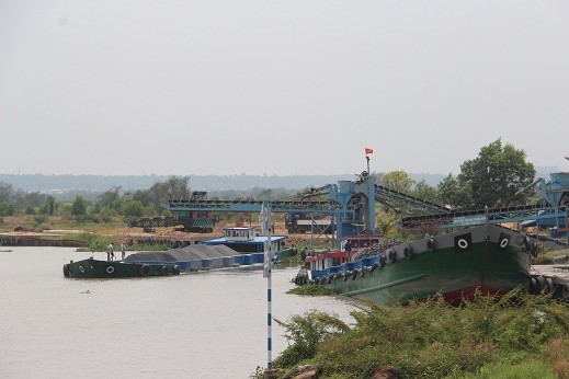 Đình chỉ bến thủy nội địa của công ty gia đình cựu Phó bí thư Đồng Nai Bến thủy nội địa của Cty TNHH Cường Hưng thời điểm đang hoạt động