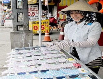 Người bán vé số ở Đồng Nai được hỗ trợ 900 ngàn đồng Người bán vé số ở Đồng Nai được hỗ trợ 900 ngàn đồng