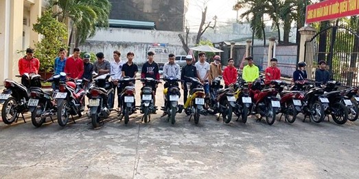 Tin mới vụ chiến sĩ CSCĐ phải cưa chân khi ngăn nhóm đua xe Tin mới vụ chiến sĩ CSCĐ phải cưa chân khi ngăn nhóm đua xe