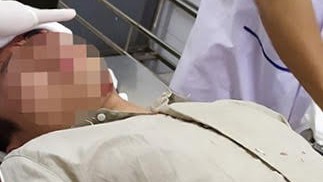 Khởi tố nhóm thanh niên chém nhân viên kiểm lâm, cướp lại xe máy Anh Hùng được cấp cứu tại bệnh viện