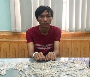Trộm hơn 160 món trang sức bạc để bán lấy tiền chơi game Trộm hơn 160 món trang sức bạc để bán lấy tiền chơi game