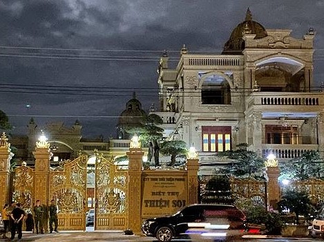 Bắt chủ biệt thự dát vàng nổi tiếng ở Bà Rịa - Vũng Tàu Bắt chủ biệt thự dát vàng nổi tiếng ở Bà Rịa - Vũng Tàu