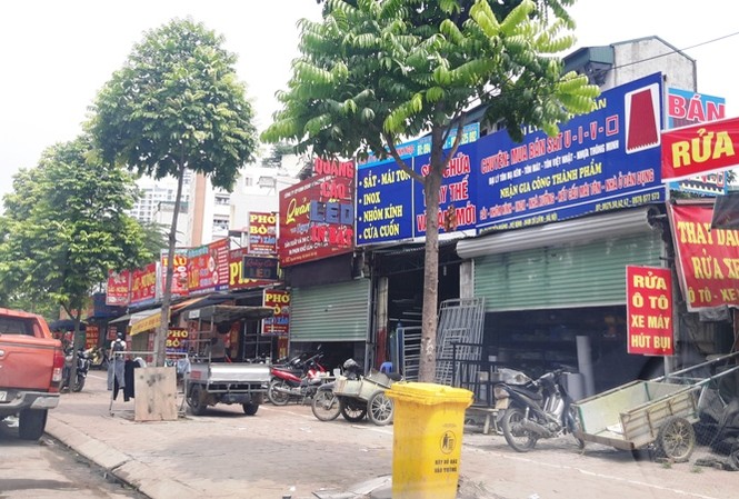 Dân khiếu nại đến lãnh đạo Hà Nội vì quy hoạch kiốt bám đường trăm tỷ Tuyến đường Nguyễn Hoàng đầu tư gần 200 tỷ đồng nhưng Sở TN&MT Hà Nội chủ trì đề nghị UBND TP cho phép xây dựng các kiốt bán thực phẩm bám đường