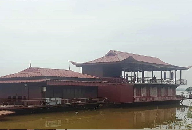 Nhà hàng trên sông Hồng: Quá hạn cưỡng chế vẫn 'án binh bất động' Các công trình nhà hàng vẫn tồn tại trái phép trên sông Hồng thuộc địa phận Hoàn Kiếm