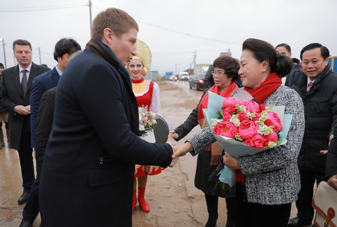Chủ tịch Quốc hội thăm, biểu dương dự án của Tập đoàn TH tại Nga Chủ tịch Quốc hội thăm Trang trại chăn nuôi bò sữa tập trung công nghệ cao của Tập đoàn TH tại huyện Volokolamsk, tỉnh Moscow
