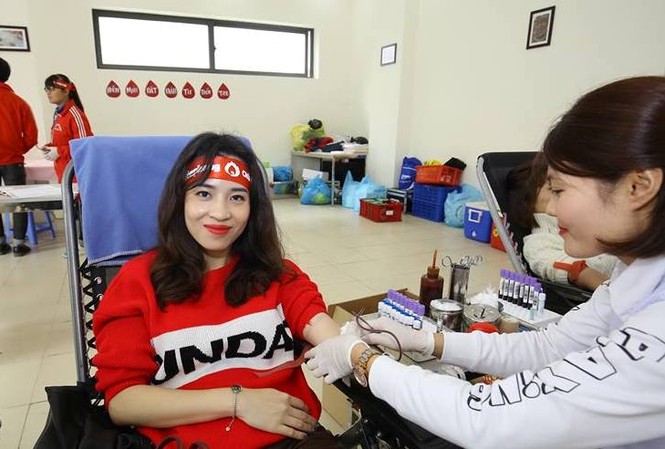 Một ngân hàng phát động Chủ nhật đỏ: 'Không phải là bác sỹ vẫn có thể cứu người' Bà Trần Thị Như Trang - Giám đốc quỹ Vì tầm vóc Việt hiến máu tại Chủ nhật đỏ 2019