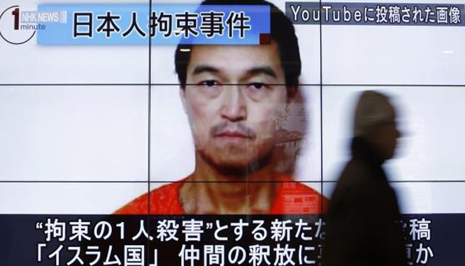 Mẹ con tin Nhật xin Thủ tướng Abe giải cứu con trai Con tin Kenji Goto . Ảnh: Reuters