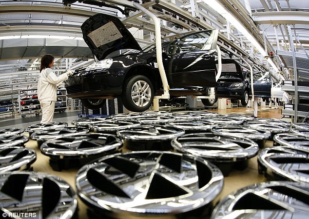 Hãi hùng robot giết chết công nhân trong nhà máy Nhà máy sản xuất ô tô của hãng Volkswagen tại Đức. Ảnh: Dailymail