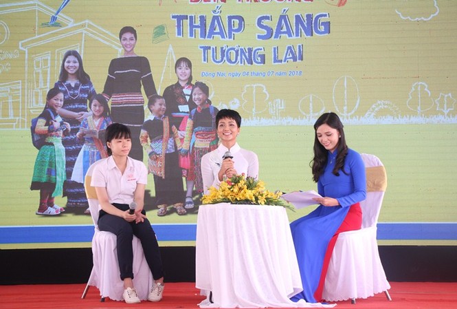 Hoa hậu H'Hen Niê khuyên bạn trẻ đặt mục tiêu và thực hiện ước mơ Hoa hậu H'Hen Niê khuyên bạn trẻ đặt mục tiêu và thực hiện ước mơ