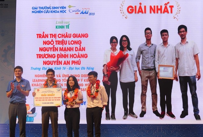 Trao 10 giải nhất chung cuộc Giải thưởng Sinh viên NCKH Euréka 2019 Trao 10 giải nhất chung cuộc Giải thưởng Sinh viên NCKH Euréka 2019