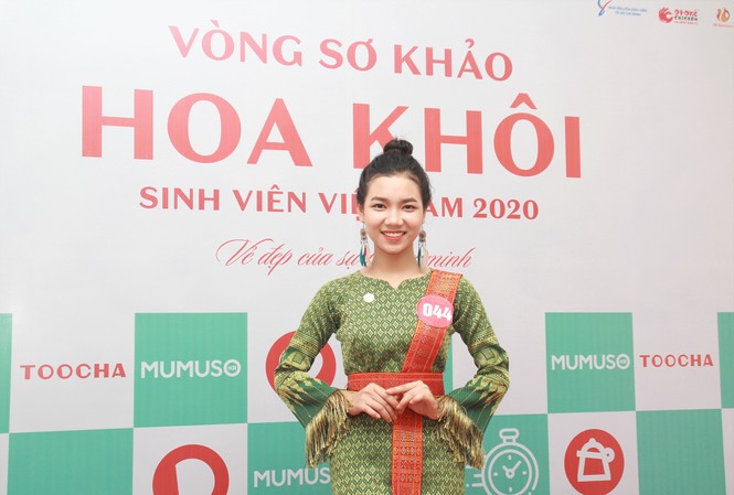 Nữ sinh Chăm mặc áo dài mẹ may thi Hoa khôi Sinh viên Việt Nam 2020 Nữ sinh Chăm mặc áo dài mẹ may thi Hoa khôi Sinh viên Việt Nam 2020