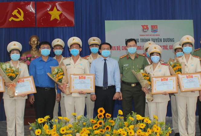 Tuyên dương 53 cán bộ, chiến sỹ CAND trẻ, giỏi, tiêu biểu 2020 Tuyên dương 53 cán bộ, chiến sỹ CAND trẻ, giỏi, tiêu biểu 2020