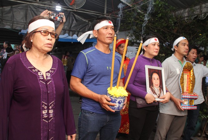 Tiễn đưa nghệ sỹ Ánh Hoa về nơi an nghỉ cuối cùng Tiễn đưa nghệ sỹ Ánh Hoa về nơi an nghỉ cuối cùng