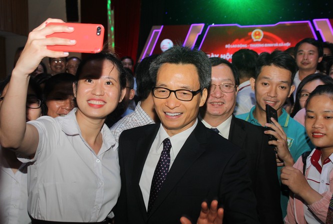 'Tiên phong đi đầu, dũng cảm làm những thứ chưa nhiều người làm' 'Tiên phong đi đầu, dũng cảm làm những thứ chưa nhiều người làm'
