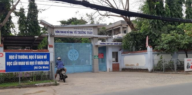 Mới nhất vụ thầy giáo cho học sinh “diễn” cảnh nóng kiện trường Trường THPT Võ Trường Toản nơi xảy ra vụ việc