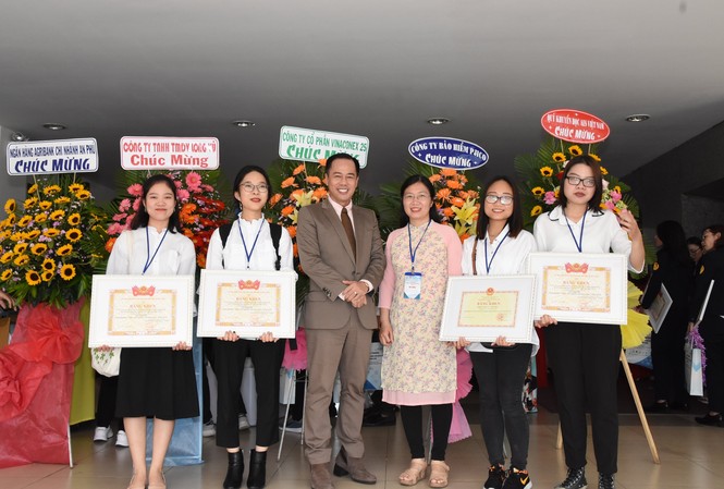Công bố 10 đề tài đạt giải Nhất 'Sinh viên nghiên cứu khoa học' năm 2020 Các đề tại được nhận bằng khen của Ban thường vụ Trung ương đoàn