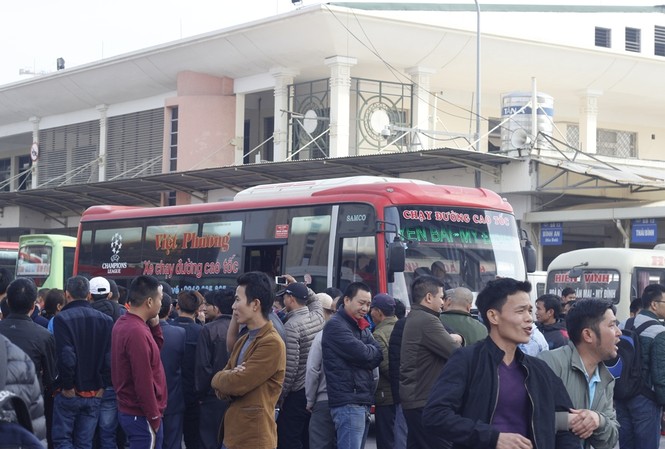 Hơn 50 lượt xe buýt miễn phí chở khách bị từ chối ở Mỹ Đình Hơn 50 lượt xe buýt miễn phí chở khách bị từ chối ở Mỹ Đình