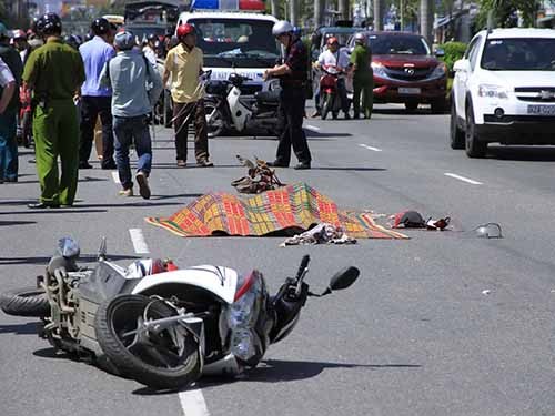 77 người thương vong do tai nạn ngày mùng 5 Tết 77 người thương vong do tai nạn ngày mùng 5 Tết