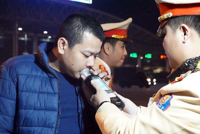 CSGT toàn quốc tăng cường xử lý nồng độ cồn, ma túy dịp Tết CSGT toàn quốc tăng cường xử lý nồng độ cồn, ma túy dịp Tết