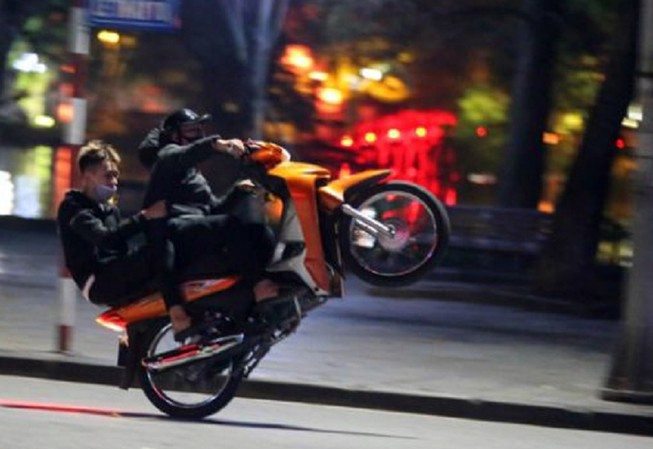 Hai ngày nghỉ lễ, cảnh sát bắt giữ hàng loạt băng 'quái xế' Hai ngày nghỉ lễ, cảnh sát bắt giữ hàng loạt băng 'quái xế'