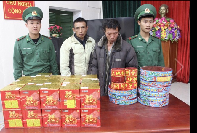 Biên phòng Quảng Ninh bắt 2 gã đàn ông lên biên giới mua pháo lậu Biên phòng Quảng Ninh bắt 2 gã đàn ông lên biên giới mua pháo lậu