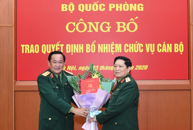 Trao quyết định bổ nhiệm nhân sự cấp cao Bộ Quốc phòng Bộ trưởng Ngô Xuân Lịch trao quyết định bổ nhiệm cho Thứ trưởng Quốc phòng Võ Minh Lương, sáng 3/11